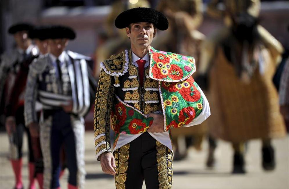 UN BUEN ARREGLO PARA ECHARSE FLORES