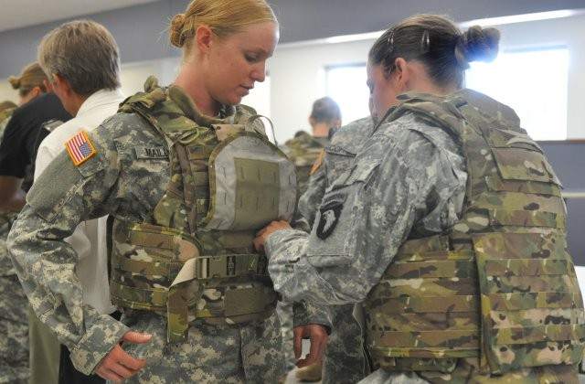 MUJERES, EJÉRCITO Y EEUU