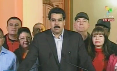 CHÁVEZ: ¡YA ESTÁ EN PIE!... ¡MILAGRO!