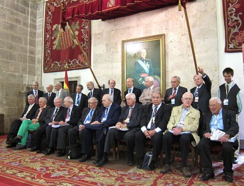 NO SOMOS PREMIOS NOBEL, PERO CULPABLES, TAMPOCO