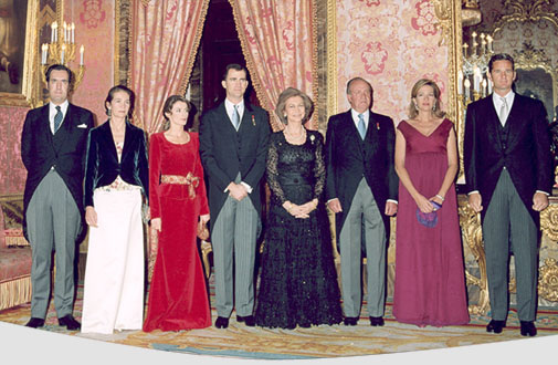 ¡QUÉ TIEMPOS! NI LA FAMILIA REAL SE LIBRA DE SOBRESALTOS...