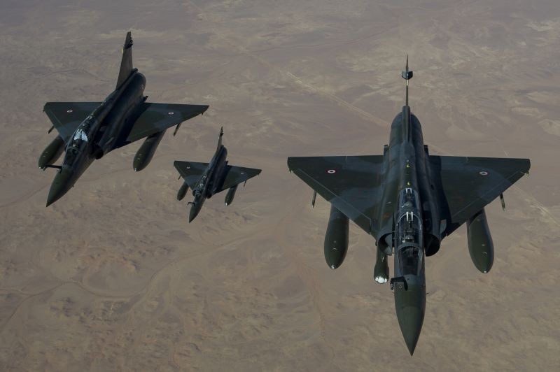 FRANCIA BOMBARDEA BASTIONES DEL &Aacute;FRICA NEGRA