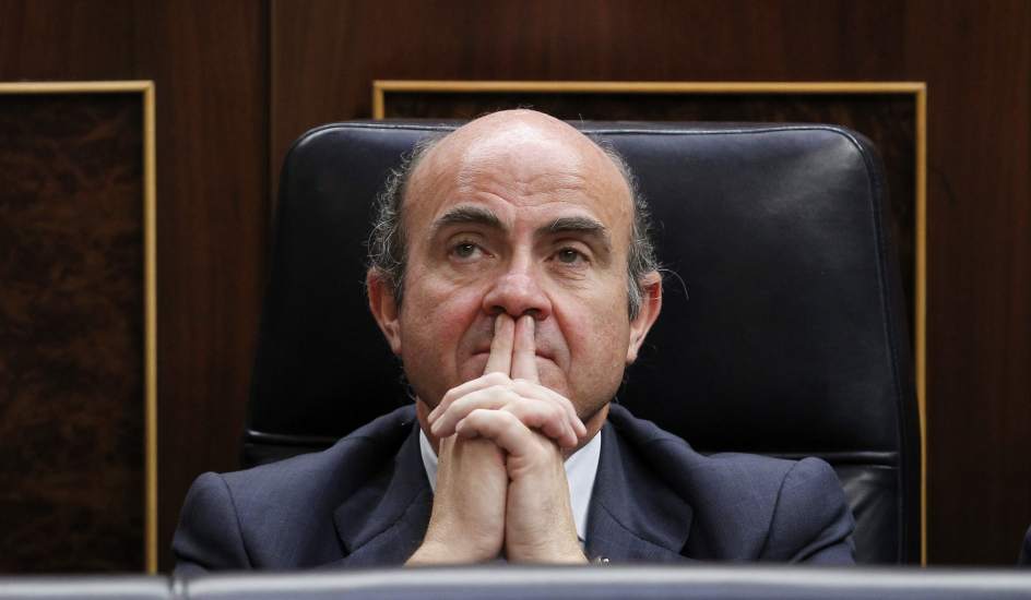 DE GUINDOS SIGUE EN SU &Aacute;RBOL