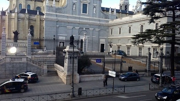 SUSTO EN LA CATEDRAL DE LA ALMUDENA
