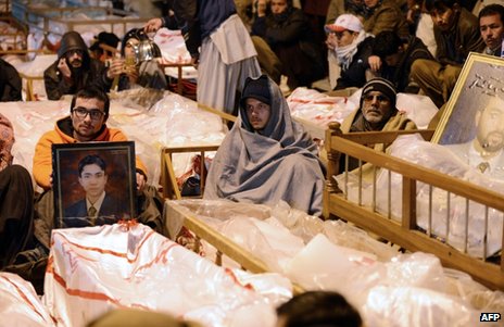 PROTESTA CON CAD&Aacute;VERES