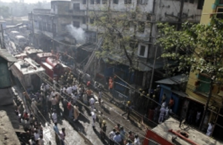INCENDIO EN CENTRO COMERCIAL DE CALCUTA