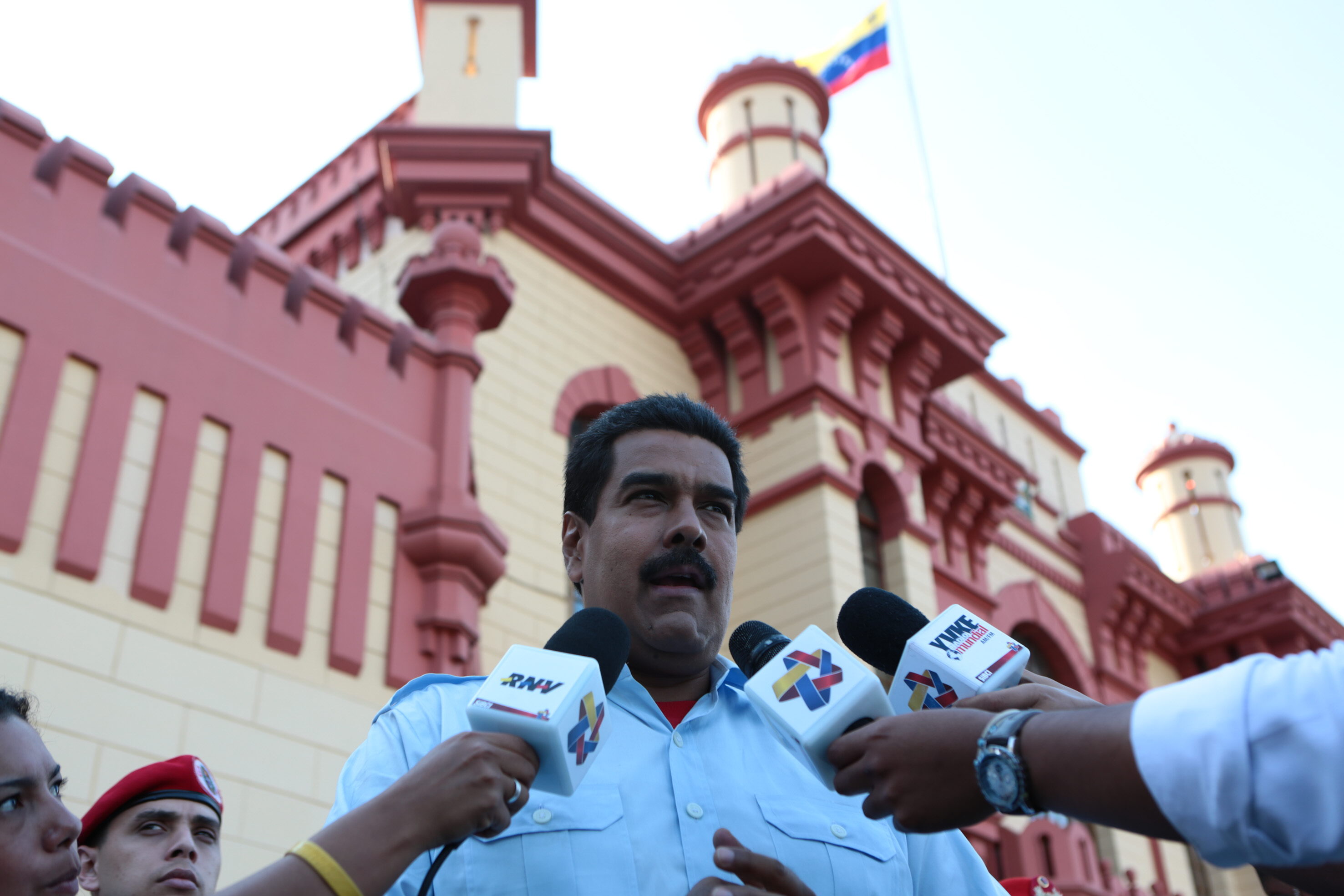 ADVERTENCIA SIN PIES NI CABEZA DE MADURO
