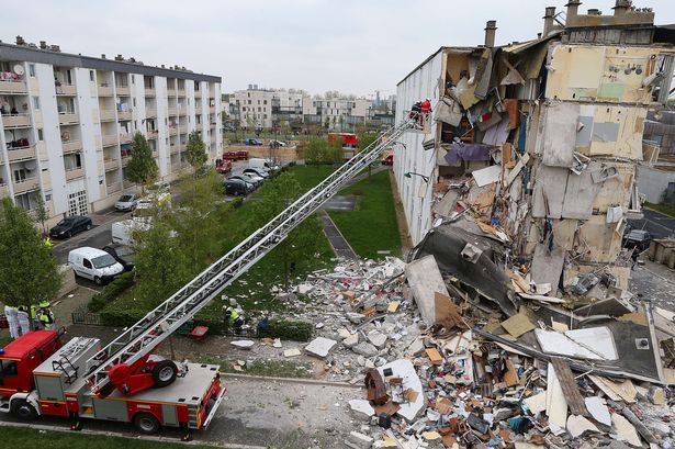 LOS EDIFICIOS SE CAEN EN TODAS PARTES