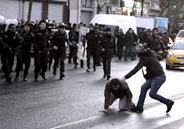 ESTAMBUL: POLICIA CONTRA INDIGNADOS