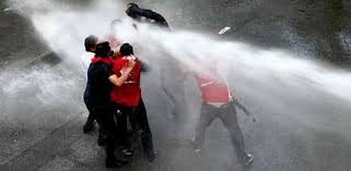 REPRESION POLICIAL EN ANKARA Y ESTAMBUL