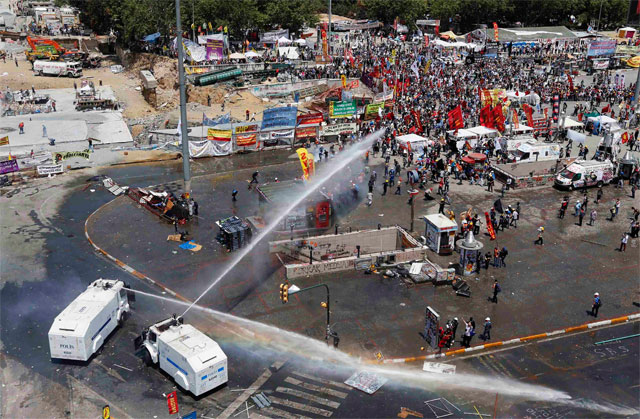 SIGUE LA REPRESION EN TURQUIA