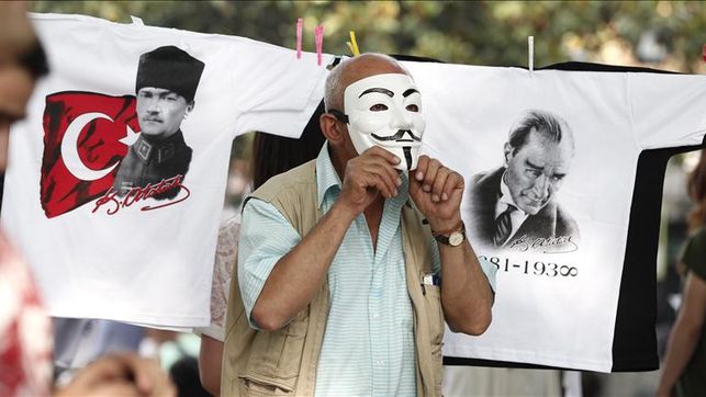 VIOLENTA CALMA EN TURQUÍA