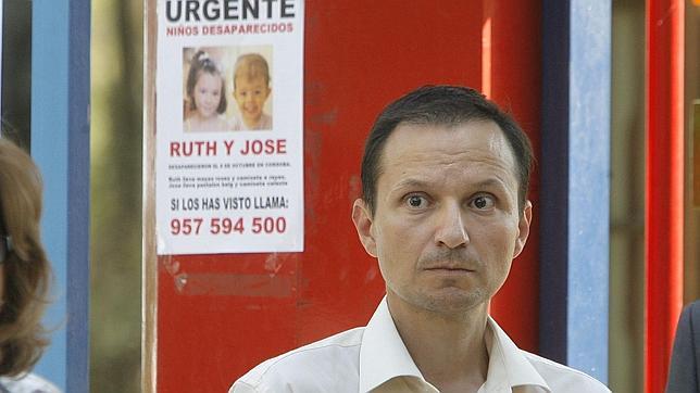 ESPAÑA: SE INICIA EL JUICIO CONTRA JOSÉ BRETÓN