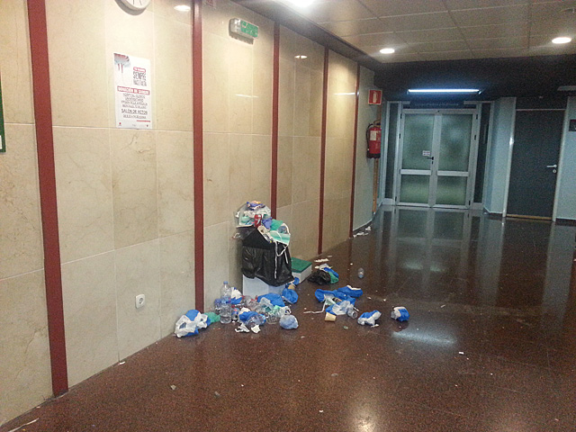 MURCIA: BASURA ACUMULADA EN QUIRÓFANOS