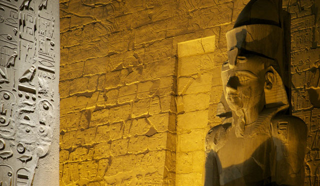 MANIOBRA SORPRESIVA DE MURSI EN LUXOR