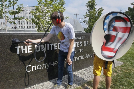 RUSIA PROPONE A SNOWDEN QUE LES AYUDE