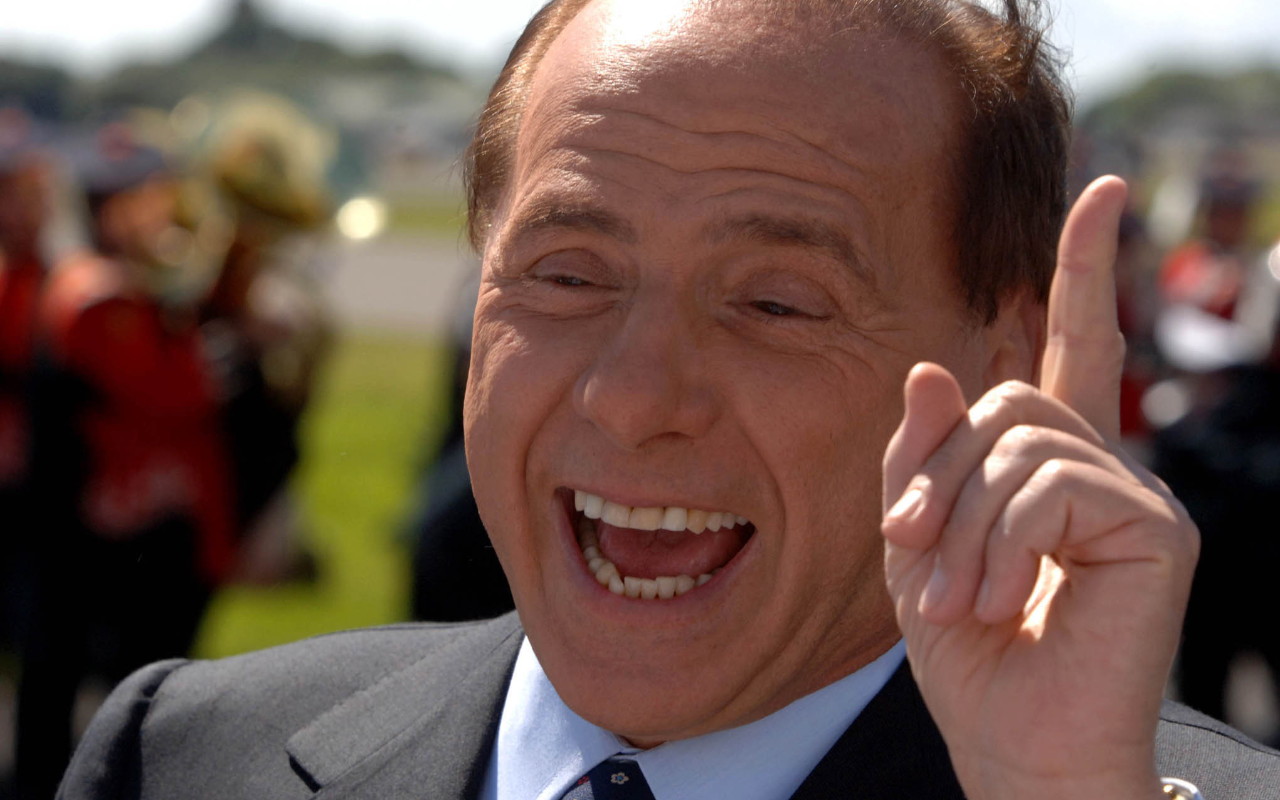 BERLUSCONI SIGUE CON TODAS LAS POTESTADES, LIBRE Y SIN PROBLEMAS