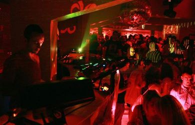 DE NUEVO HACINAMIENTO EN UNA SALA DE FIESTAS MADRILEÑA