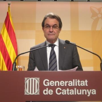 CATALUÑA ES LA QUE MÁS DEBE, PERO QUIERE MÁS