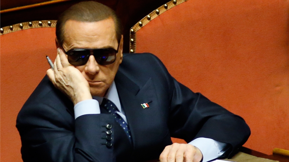 BERLUSCONI NO SE VA A LIBRAR DE TODO