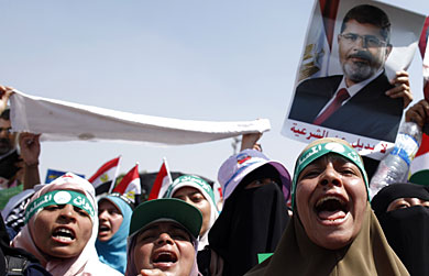 EGIPTO: “NO NOS MARCHAREMOS HASTA QUE MURSI VUELVA. SI NO, MORIREMOS COMO MÁRTIRES”