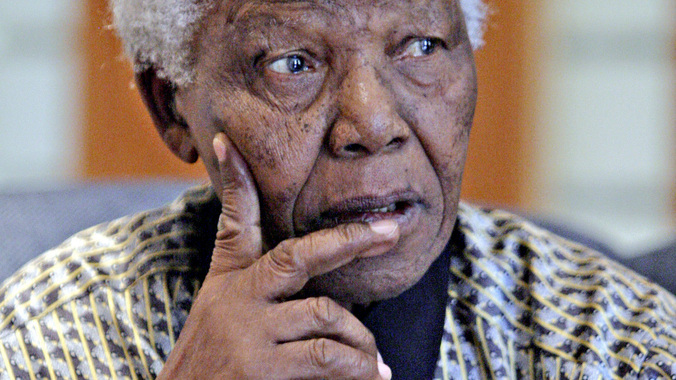 NELSON MANDELA SIGUE ENTRE NOSOTROS