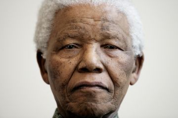 MANDELA SIGUE AHÍ, PERO SIGUE EN ESTADO CRÍTICO