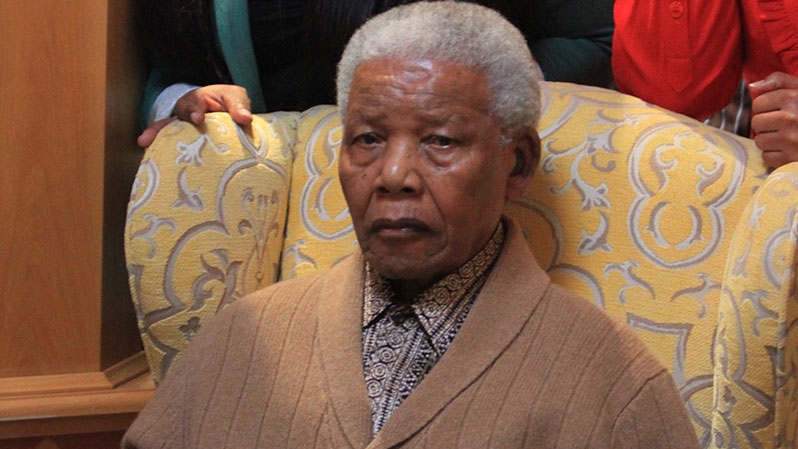 NELSON MANDELA HA SIDO TRASLADADO A SU CASA