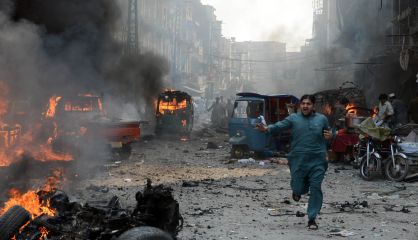 COCHE BOMBA EN PENSHAWAR CUASA CUARENTA MUERTOS