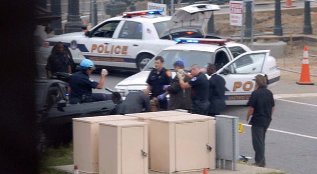 MUJER ABATIDA EN EL CAPITOLIO POR INICIAR UN TIROTEO