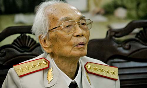 MUERE EL GENERAL GIAP, HÉROE DE VIETNAM