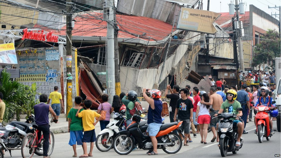 LOS MUERTOS POR EL TERREMOTO EN FILIPINAS SIGUEN AUMENTANDO