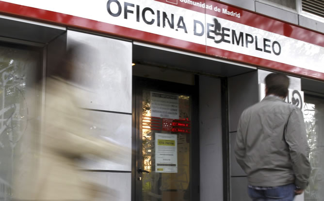 BAJA EL PARO EN ESPAÑA, PERO TAMBIÉN OTRAS COSAS