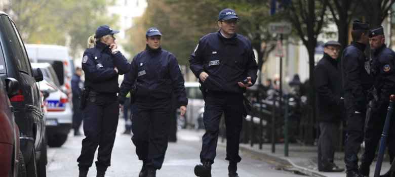 TIROTEO Y MOVILIZACIÓN DE PELÍCULA DE LA POLICÍA PARISINA