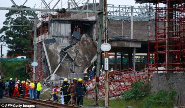 DERRUMBE DE CENTRO COMERCIAL EN SUDÁFRICA