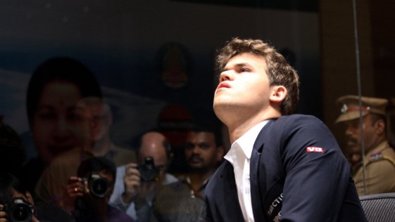 EL JOVEN NORUEGO CARLSEN CAMPEÓN MUNDIAL DE AJEDREZ