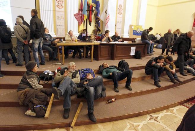LAS PROTESTAS EN KIEV TOMAN EL AYUNTAMIENTO