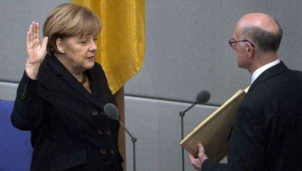 ÁNGELA MERKEL TRIPITE COMO CANCILLER ALEMÁN