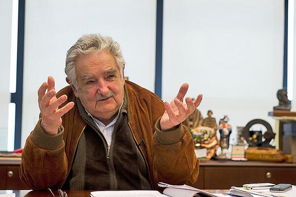 OLE Y OLÉ POR JOSÉ MUJICA