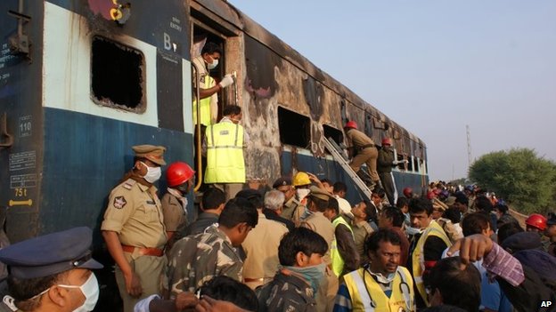 ACCIDENTE FERROVIARIO EN INDIA