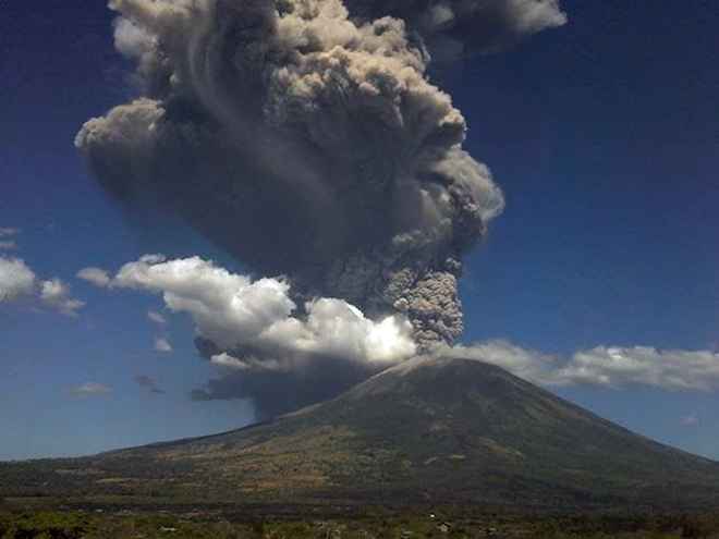 IMPRESIONANTE ERUPCIÓN DEL CHAPARRATIQUE