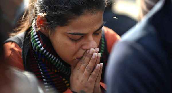 JOVEN VIOLADA SE INMOLA A LO BONZO EN LA INDIA