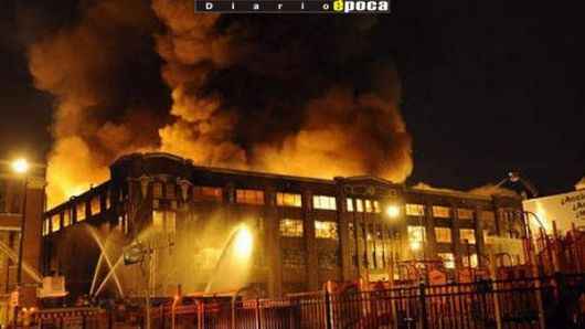 ESPECTACULAR INCENDIO EN MINNEAPOLIS