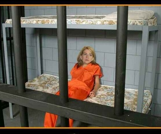 IMAGÍNENSE A LA INFANTA EN PRISIÓN