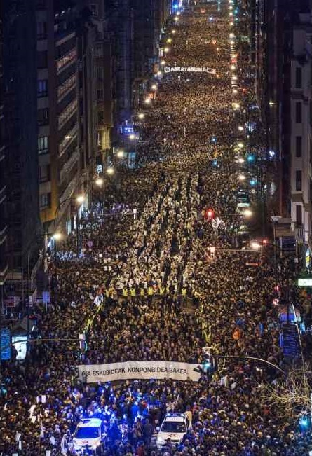 MULTITUDINARIA MANIFESTACIÓN PRO PRESOS DE ETA