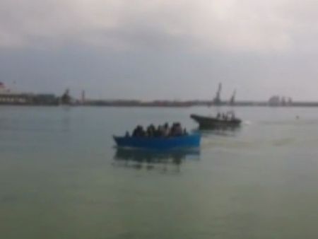 PATERA A LA DERIVA RESCATADA EN MELILLA