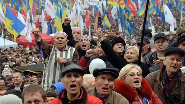 MANIFESTACIÓN EN KIEV: ¡QUE SE VAYAN!