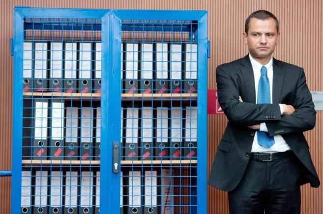 DIPUTADO ALEMÁN DIMITE POR ASUNTOS DE PORNOGRAFÍA INFANTIL