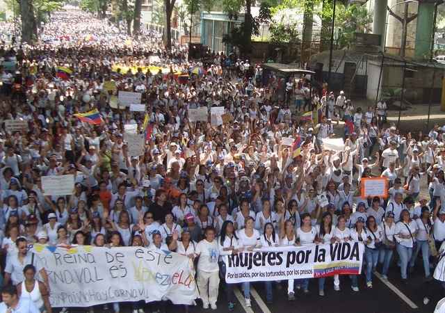 CALMA TENSA EN VENEZUELA PERO CON ESPERANZA DE IR A MÁS