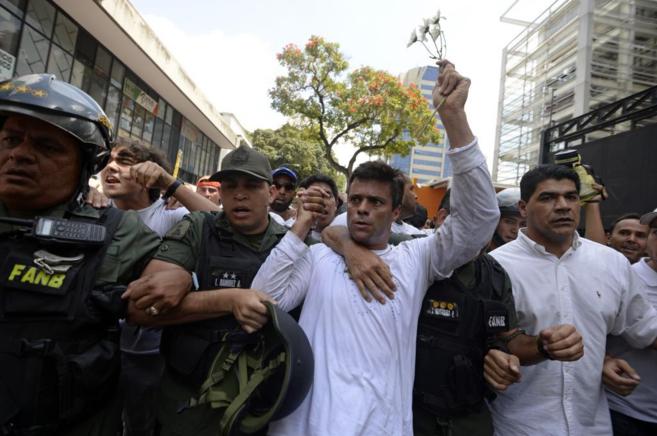 HÁBIL MANIOBRA POLÍTICA DE LEOPOLDO LÓPEZ EN EL CAOS VENEZOLANO